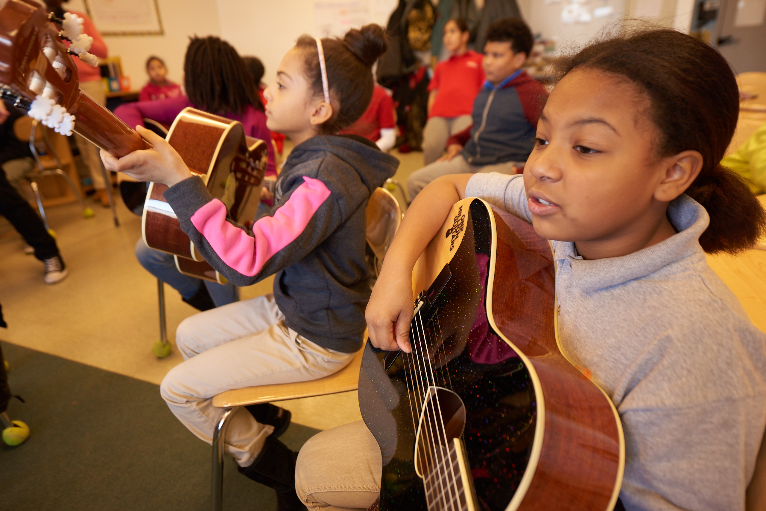 Kids playing guitar